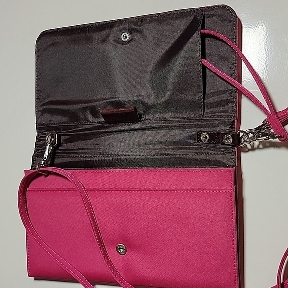 Rowallan of Scotland "SEDONA" Raspberry Nylon Crossbody Convertible Clutch Purse - Picture 12 of 12